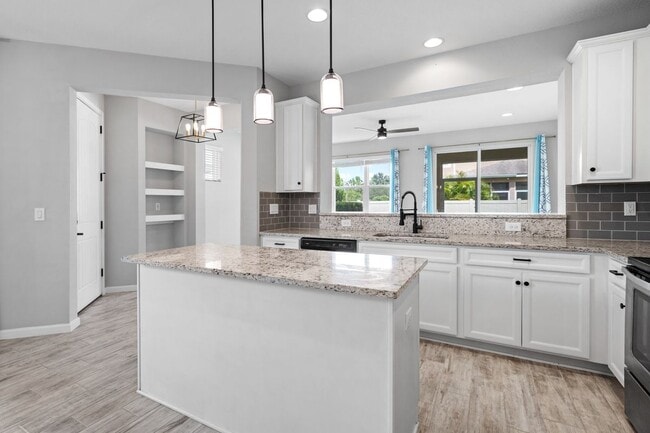 5007 Sunnyside Ln in Bradenton, FL - Building Photo - Building Photo