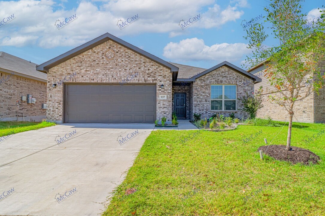 937 Billups Dr in Van Alstyne, TX - Building Photo