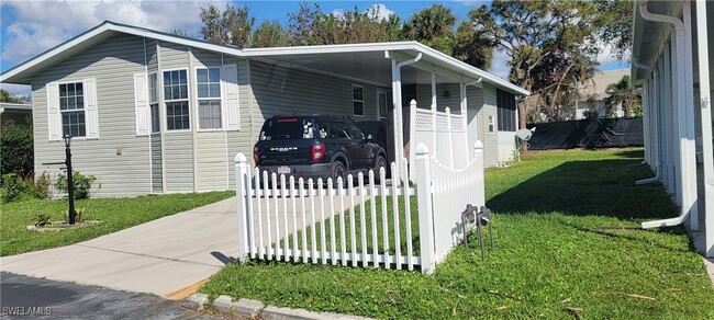 24945 Windward Blvd in Bonita Springs, FL - Building Photo - Building Photo