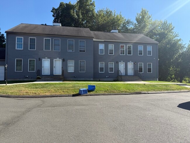 11 D Riverview Dr in East Windsor, CT - Building Photo - Building Photo