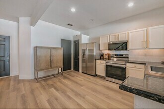 8434 Sandy Beach St in Tampa, FL - Building Photo - Building Photo