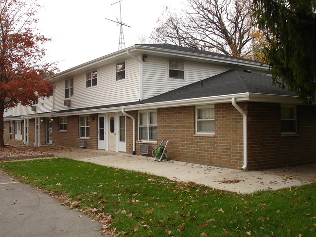 Fulton Street in Waupaca, WI - Foto de edificio - Building Photo