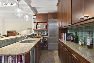 41 W 72nd St in New York, NY - Building Photo - Building Photo