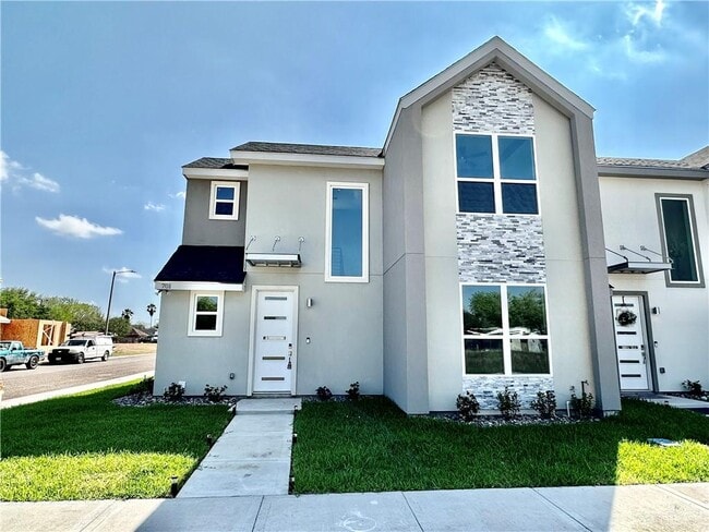 property at 701 W Seminole Ave
