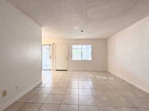 1028 Willow Tree Dr in Las Vegas, NV - Building Photo - Building Photo