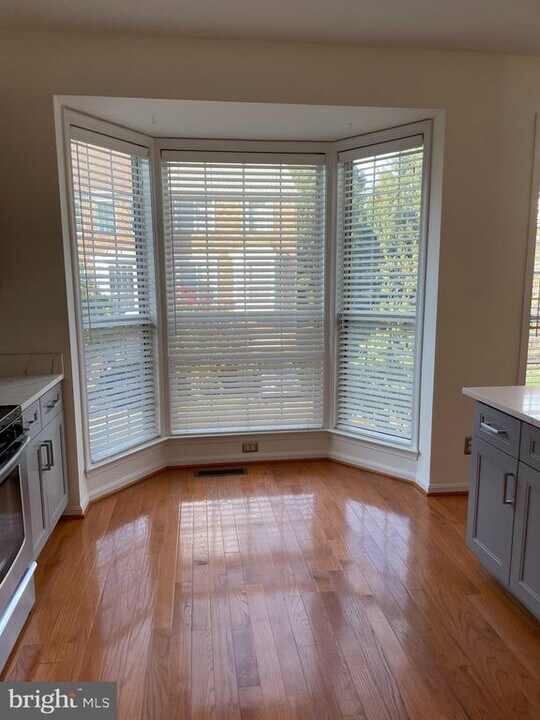 47692 Sandbank Square in Sterling, VA - Building Photo