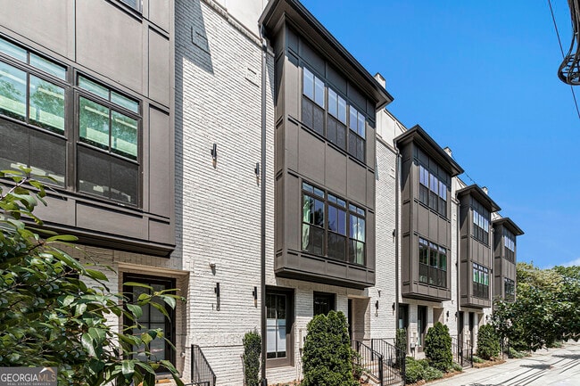 property at 574 Boulevard Pl NE