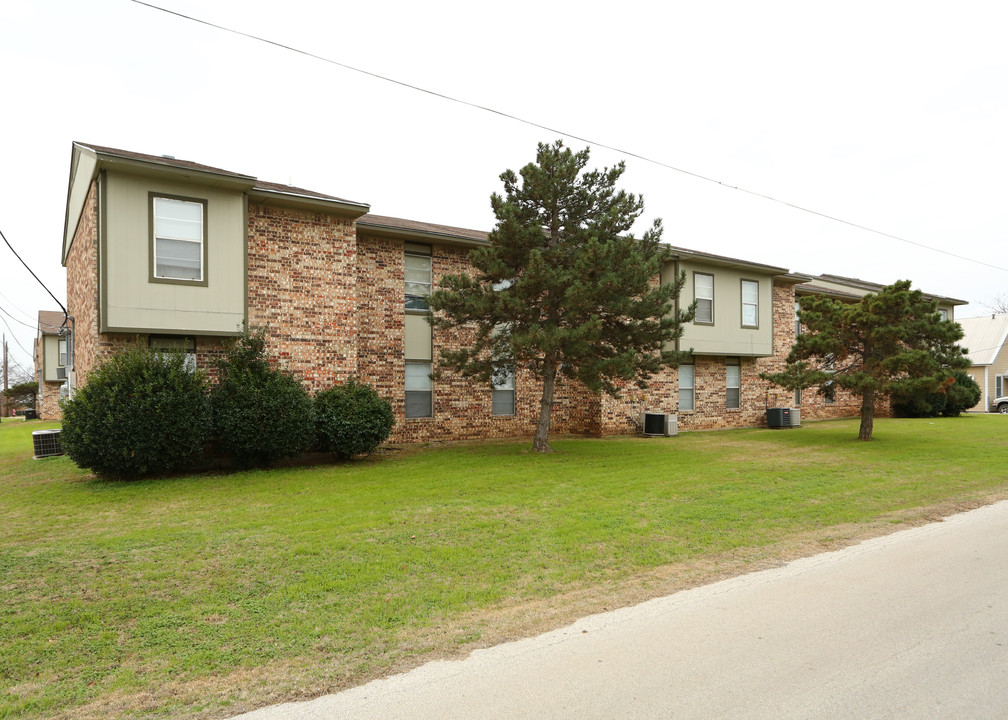 Meadow Ridge in Justin, TX - Building Photo