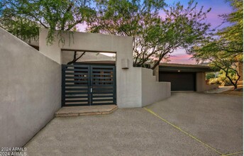 10726 E Tamarisk Way in Scottsdale, AZ - Building Photo - Building Photo