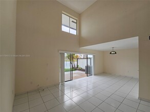 1341 SW 124th Ct in Miami, FL - Foto de edificio - Building Photo