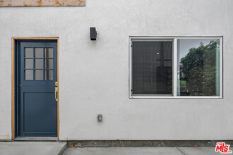 7318 9th Ave in Los Angeles, CA - Building Photo - Building Photo