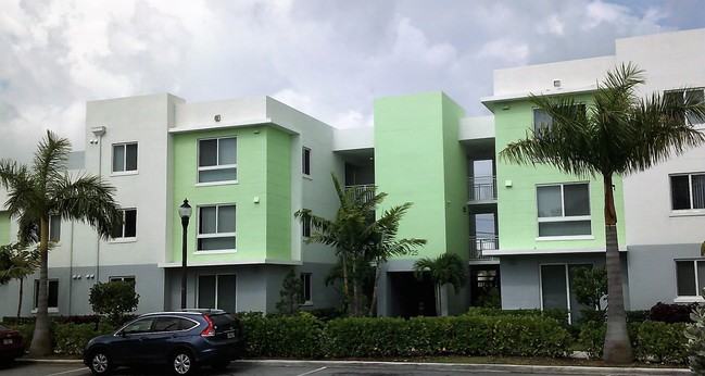 Northwest Gardens V in Fort Lauderdale, FL - Foto de edificio - Building Photo