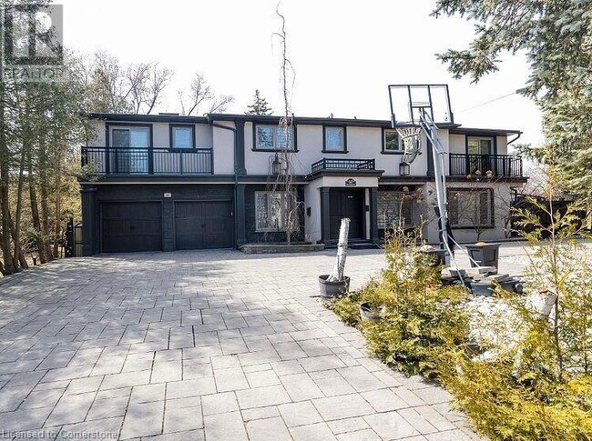 60 Belvedere Dr in Oakville, ON - Building Photo - Building Photo