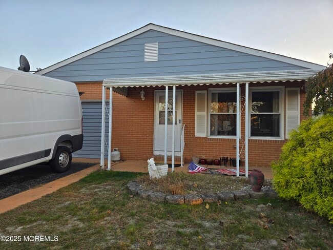 property at 10 Pine Valley Dr