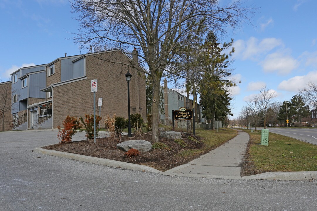 646 Village Pky in Markham, ON - Building Photo