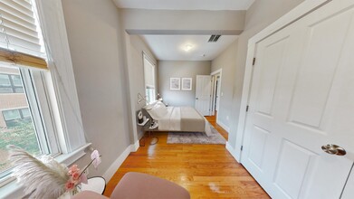 32 Ward St, Unit 4 in Boston, MA - Building Photo - Building Photo