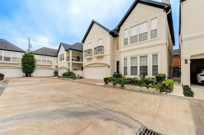 property at 2217 Potomac Dr