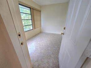 3531 NW 50th Ave in Lauderdale Lakes, FL - Foto de edificio - Building Photo