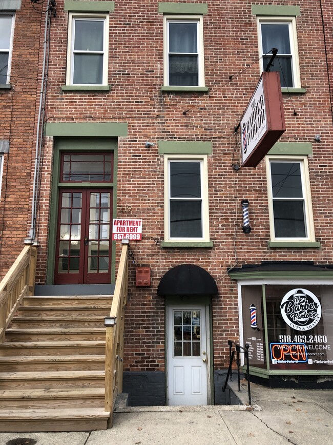 217 Western Ave, Unit One two Bedroom apartment in Albany, NY - Building Photo - Building Photo