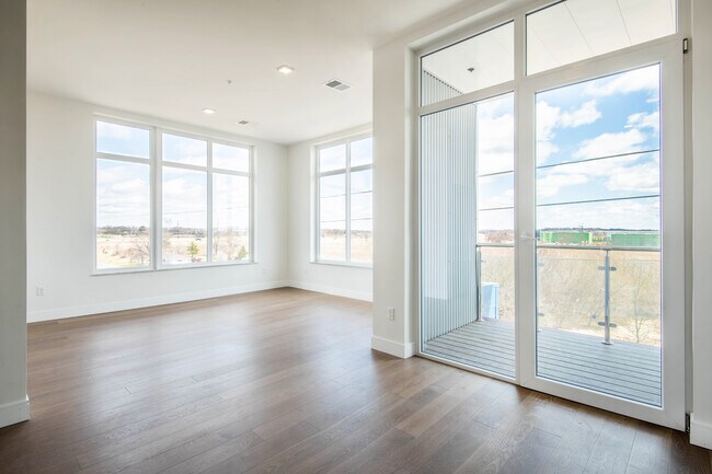 RI Apartments in Madison, WI - Building Photo - Interior Photo