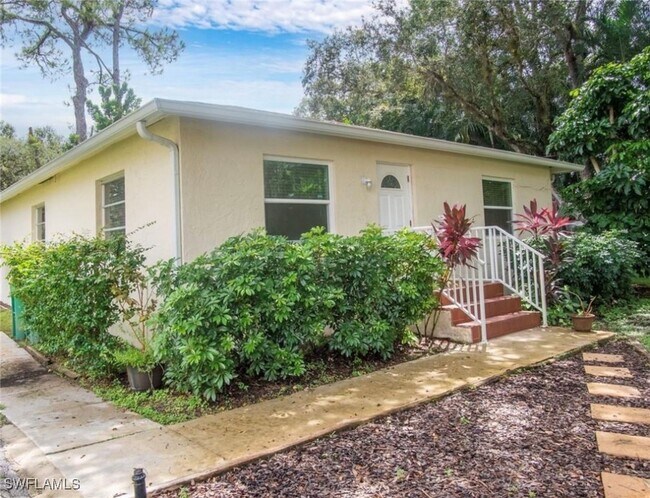 497 Donna St in Naples, FL - Building Photo - Building Photo