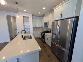 11201 S Kestrel Rise Rd in South Jordan, UT - Building Photo - Building Photo