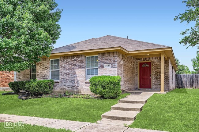 property at 1925 Cross Oaks Dr