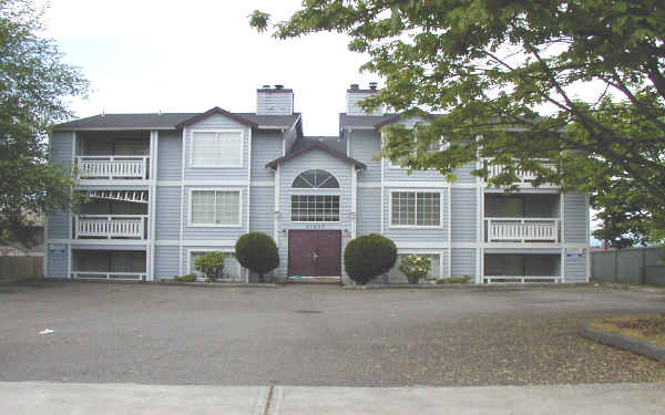 Highland Heights in Des Moines, WA - Building Photo - Building Photo