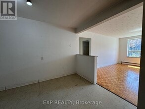 6049 Culp St in Niagara Falls, ON - Foto de edificio - Building Photo