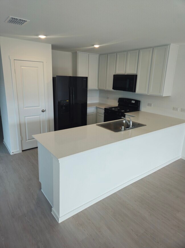 810 Pawpaw Dr in Princeton, TX - Foto de edificio - Building Photo