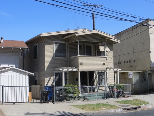 2544 Elsinore St in Los Angeles, CA - Foto de edificio - Building Photo