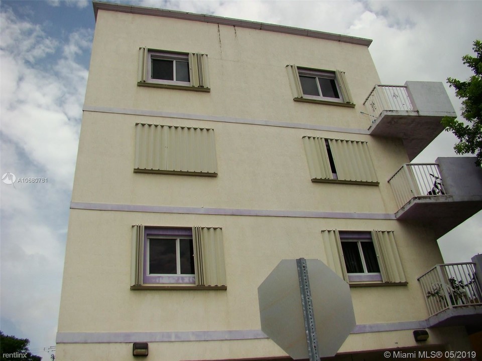 328 NW 12th Ave in Miami, FL - Building Photo