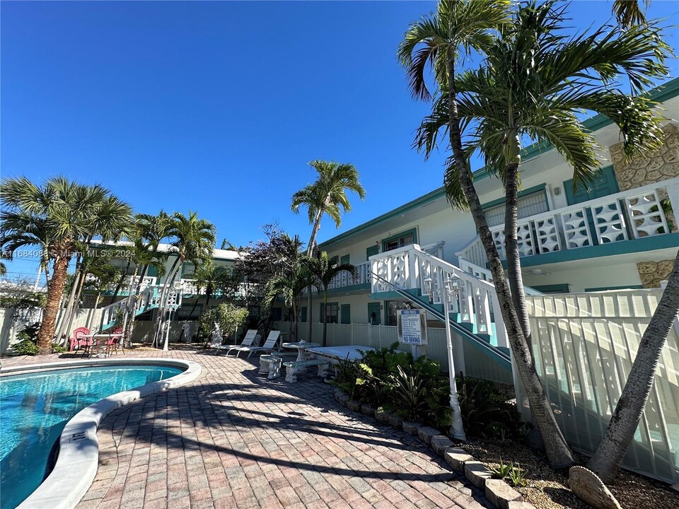 840 NE 17th Ter, Unit 10 in Fort Lauderdale, FL - Building Photo