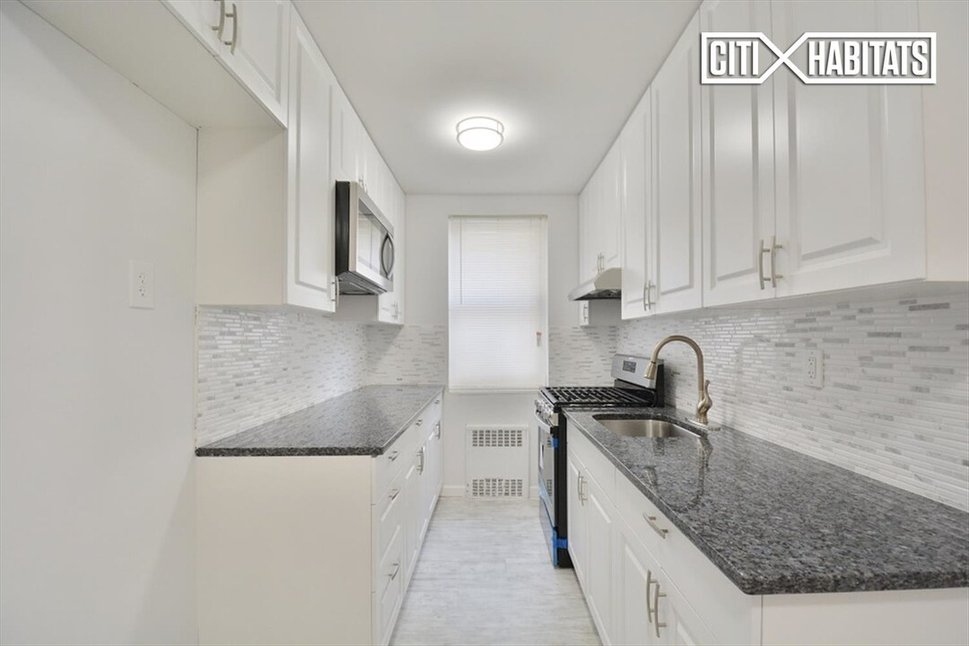 2420 Morris Ave-Unit -3G in Bronx, NY - Foto de edificio