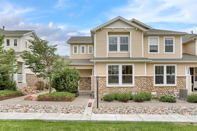 Bright & Spacious 3-Bed Townhome Just 15 M in Colorado Springs, CO - Building Photo - Building Photo