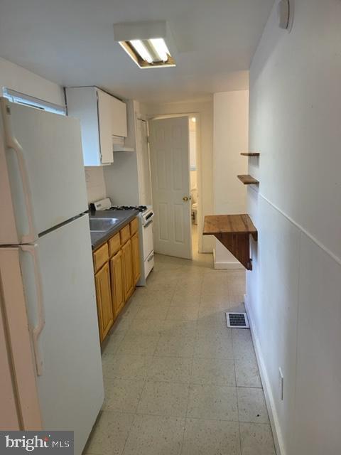 14 E Logan St-Unit -2FR in Philadelphia, PA - Building Photo