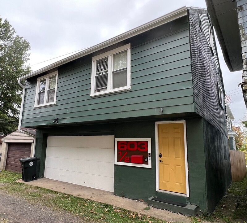 2-602 McDowell Ave in Steubenville, OH - Building Photo