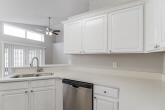 14525 Lisalynne Ct in Orlando, FL - Foto de edificio - Building Photo