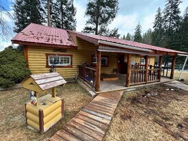 811 Flower Creek Rd in Libby, MT - Building Photo