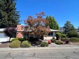 245 Mockingbird Cir in Santa Rosa, CA - Building Photo