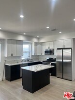 212 E 29th St in Los Angeles, CA - Building Photo