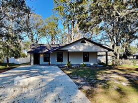 204 S Maki Rd in Plant City, FL - Building Photo
