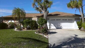 4524 SE 1st Pl in Cape Coral, FL - Building Photo