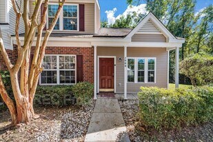7900 Shadow Oak Dr in North Charleston, SC - Building Photo
