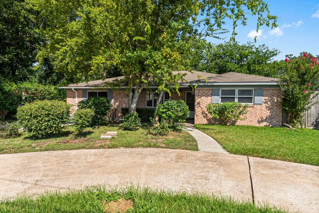 21806 Falvel Rd in Spring, TX - Building Photo