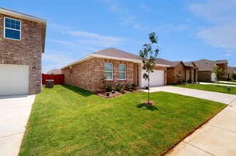 10317 Rosegreen Ln in Crowley, TX - Building Photo - Building Photo