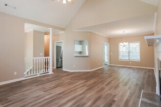 70 Woodlake Dr in Newnan, GA - Building Photo - Building Photo
