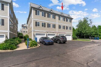 683 Metacom Ave in Bristol, RI - Building Photo - Building Photo