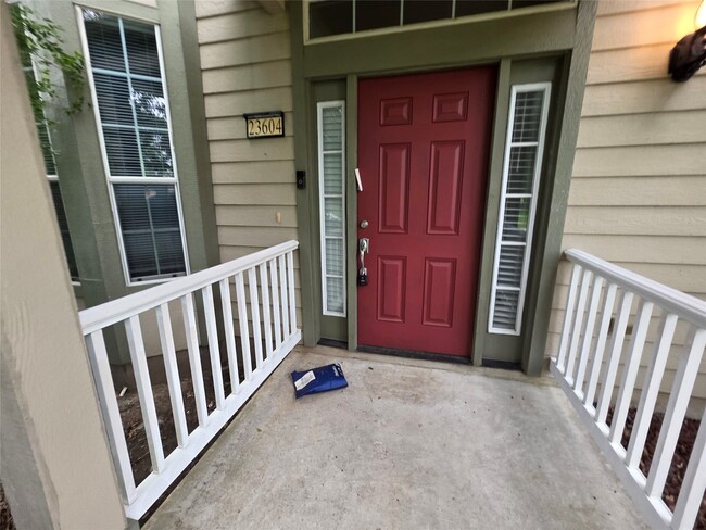 23604 Youpon Lake Ln in Spring, TX - Foto de edificio - Building Photo