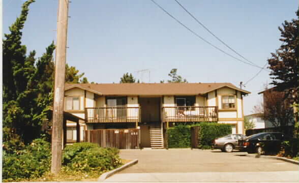 683 Shepherd Ave in Hayward, CA - Foto de edificio - Building Photo